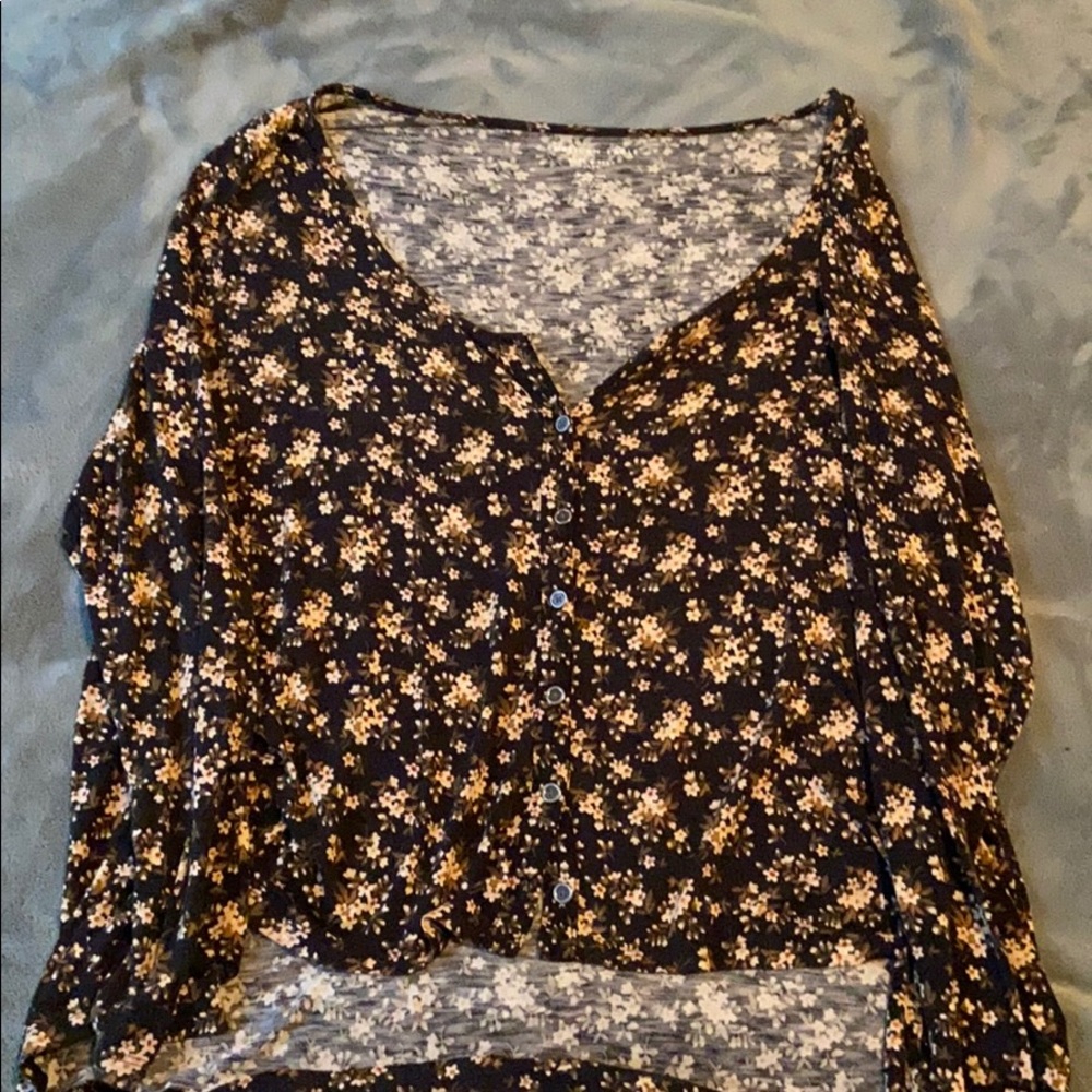 American Eagle Floral Flowy Button Up Long Sleeve